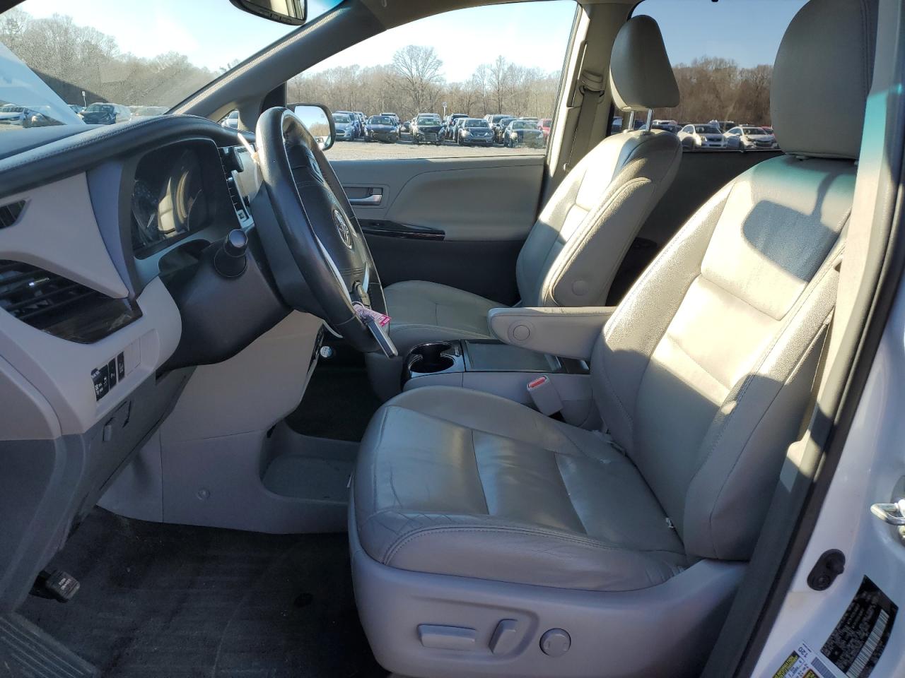 2016 Toyota Sienna - Image 7