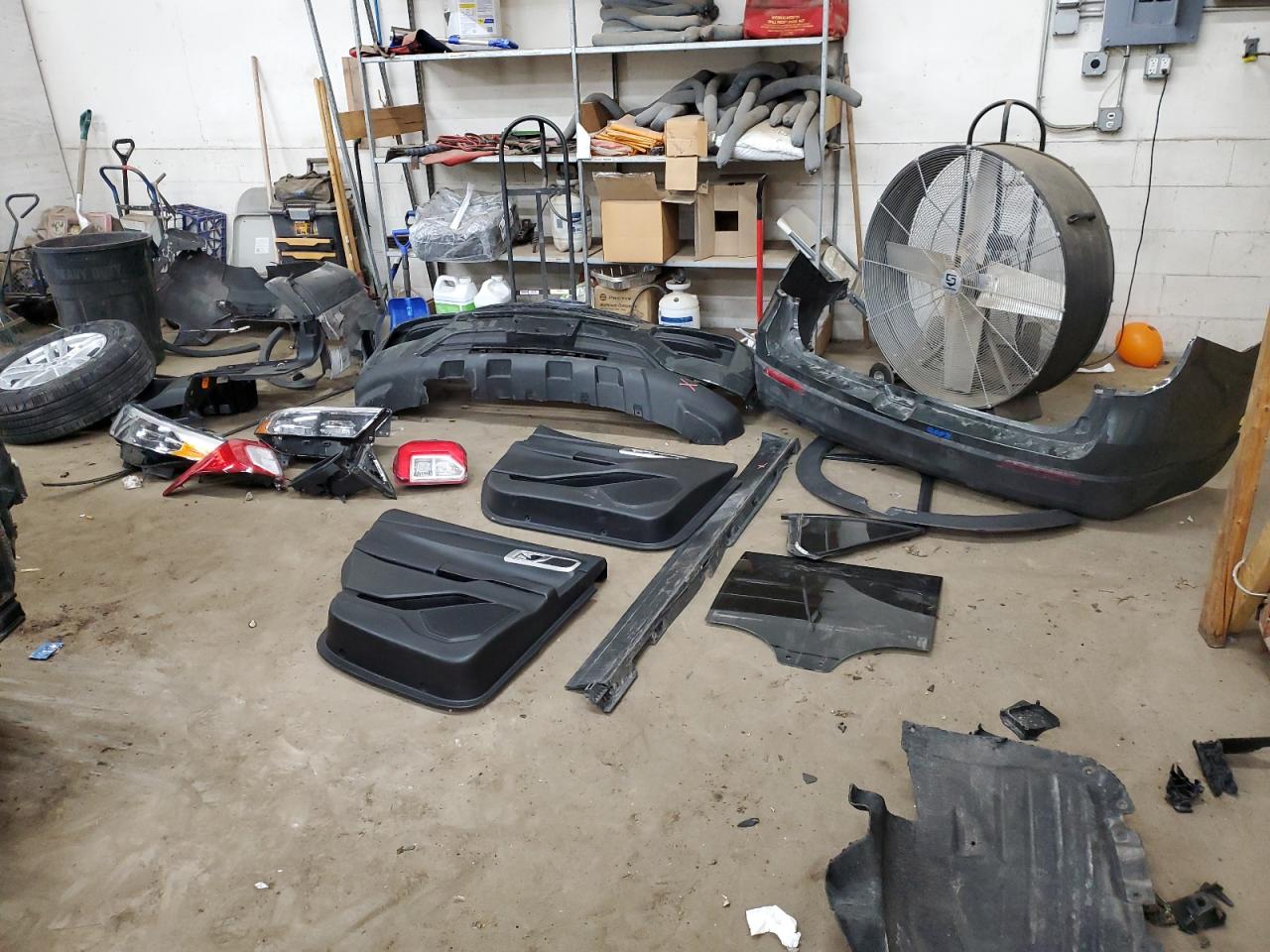 2022 Ford Explorer - Image 13