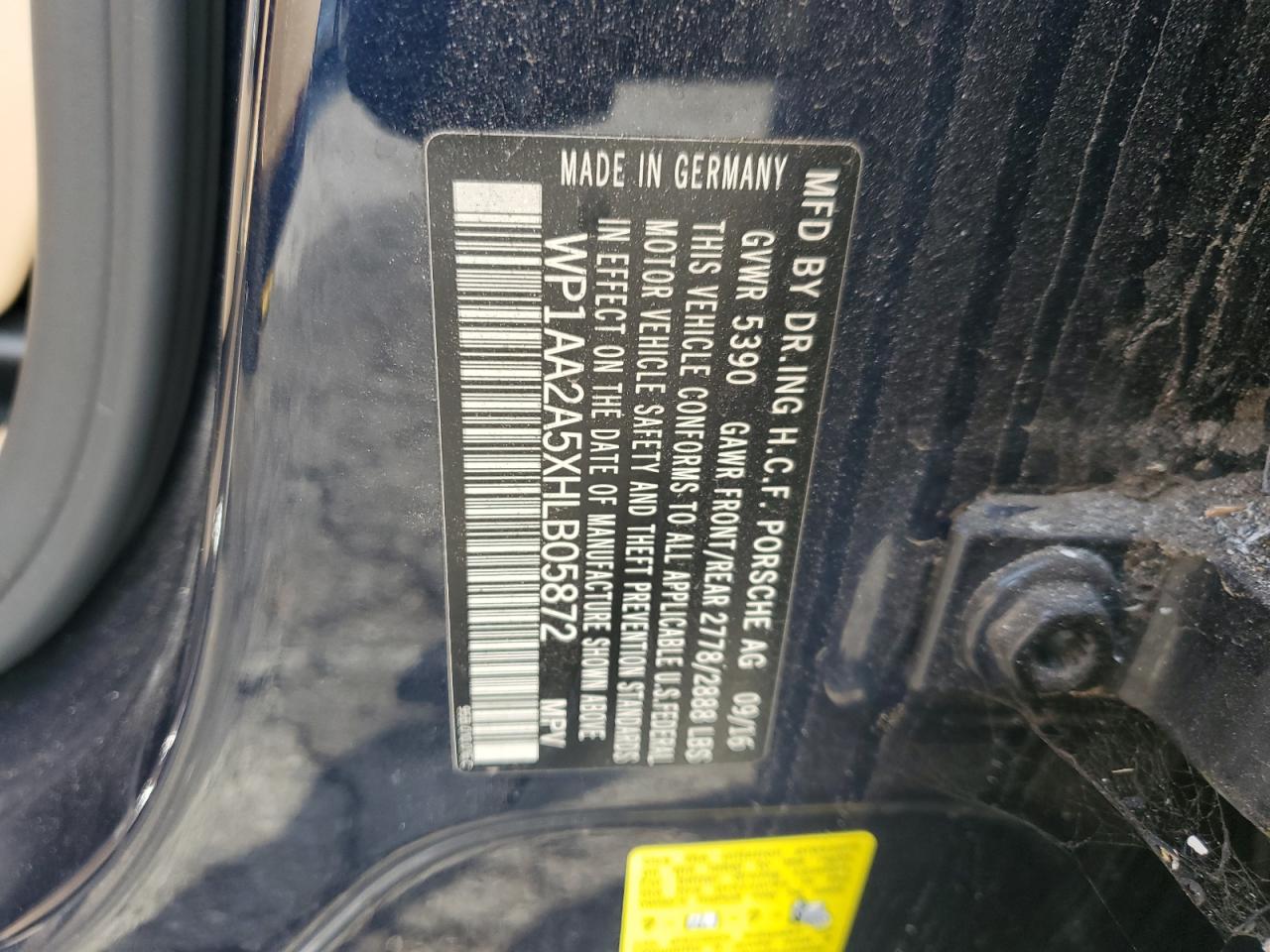 2017 Porsche Macan - Image 13