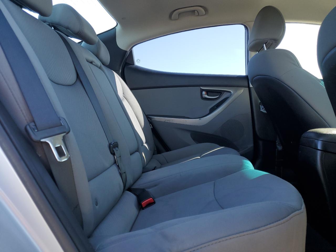 2012 Hyundai Elantra - Image 10