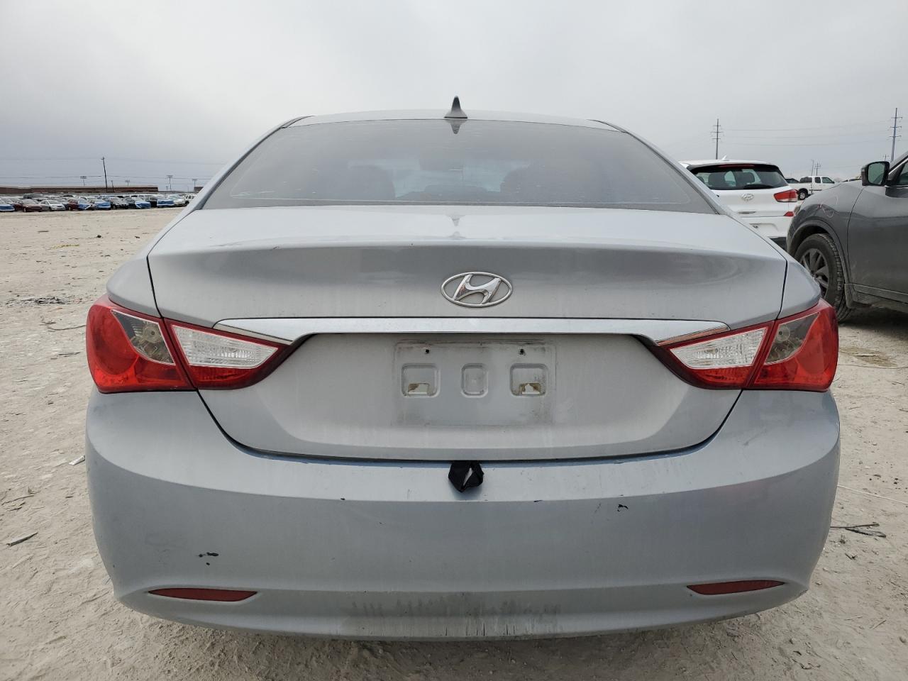 2011 Hyundai Sonata - Image 6