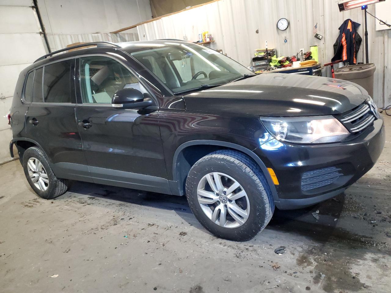 2017 Volkswagen Tiguan - Image 4