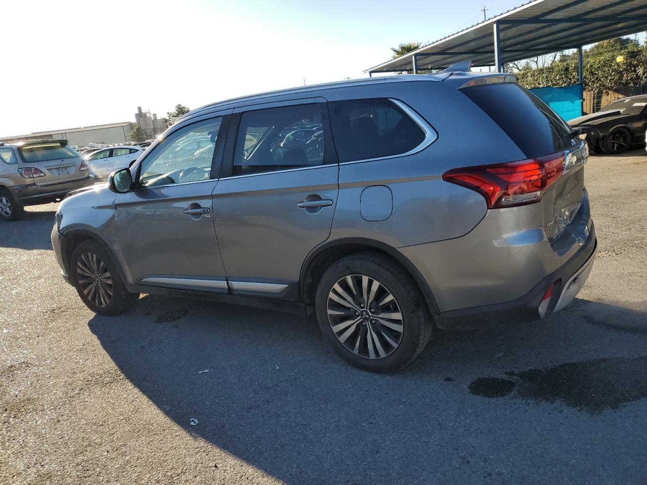 2020 Mitsubishi Outlander - Image 2