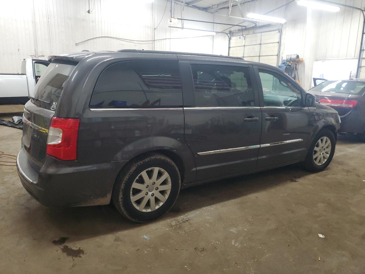 2015 Chrysler Town & Country - Image 3