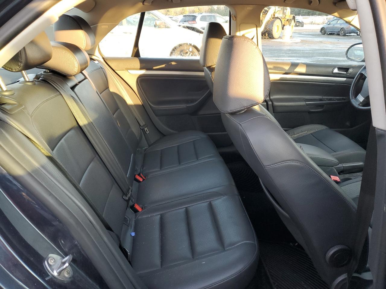 2009 Volkswagen Jetta - Image 10
