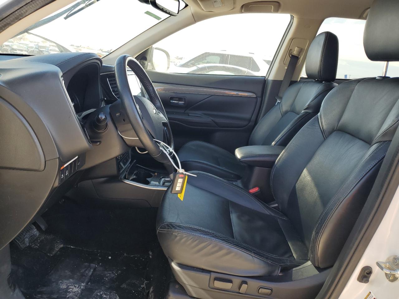 2020 Mitsubishi Outlander - Image 7