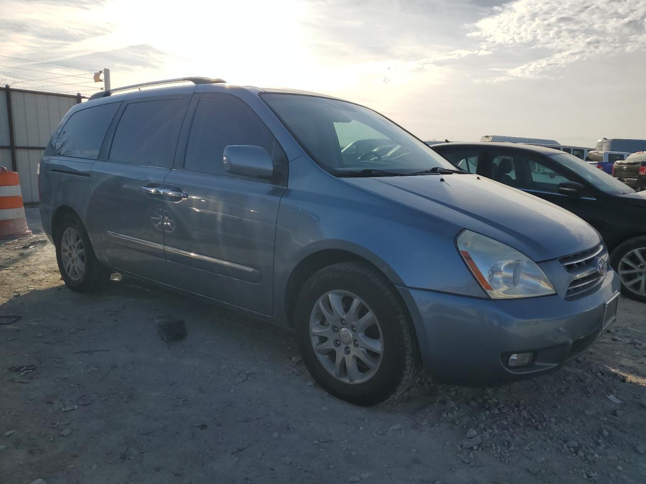 2010 Kia Sedona - Image 4