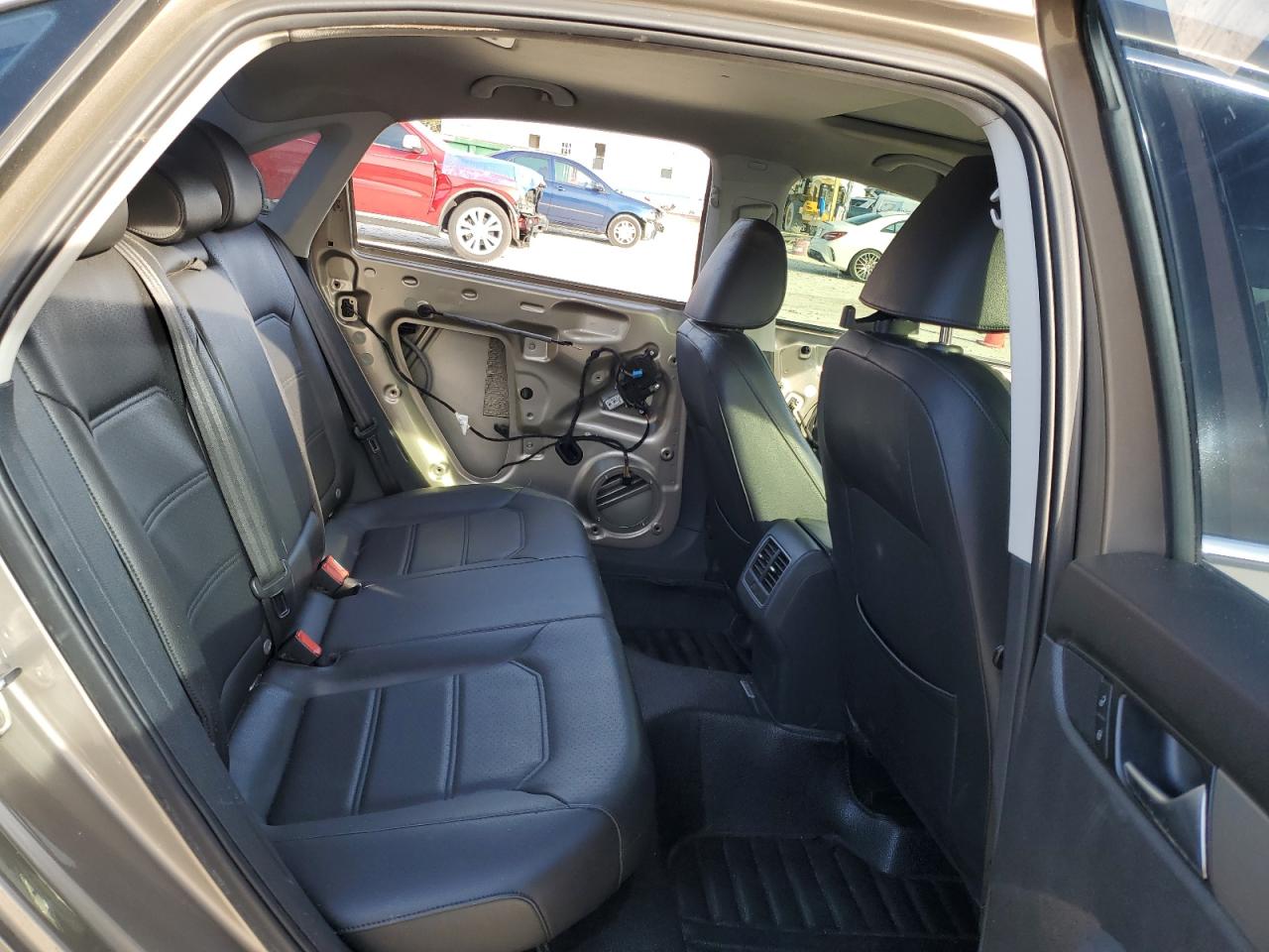 2015 Volkswagen Passat - Image 10