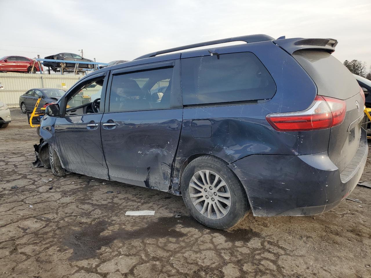 2020 Toyota Sienna - Image 2