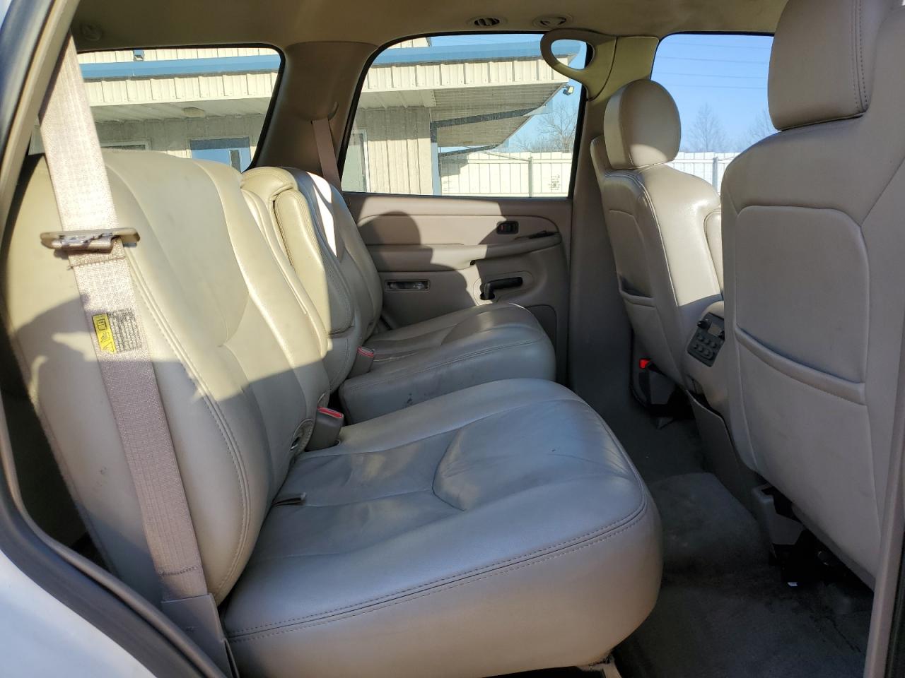 2005 Chevrolet Tahoe - Image 11