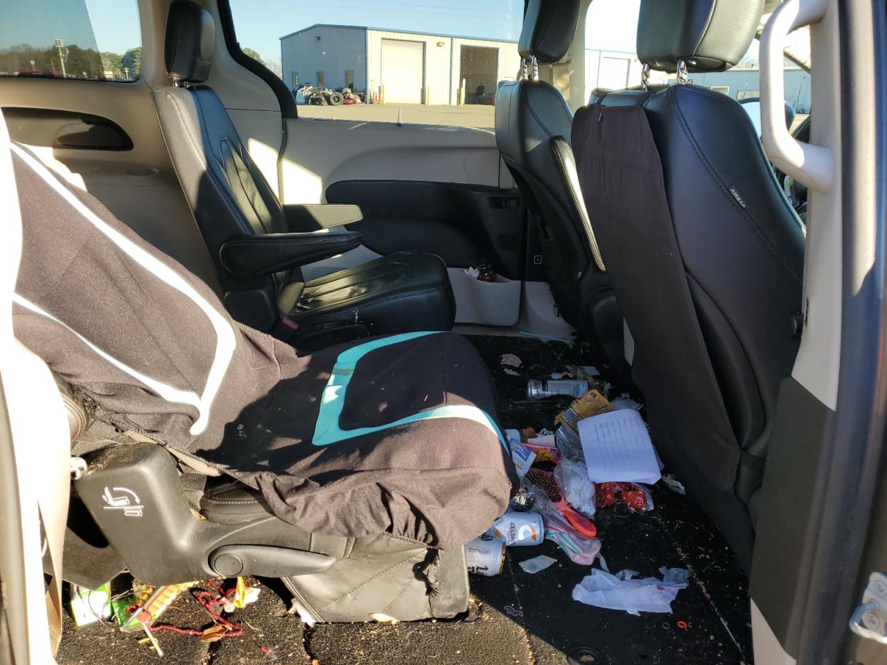 2018 Chrysler Pacifica - Image 11