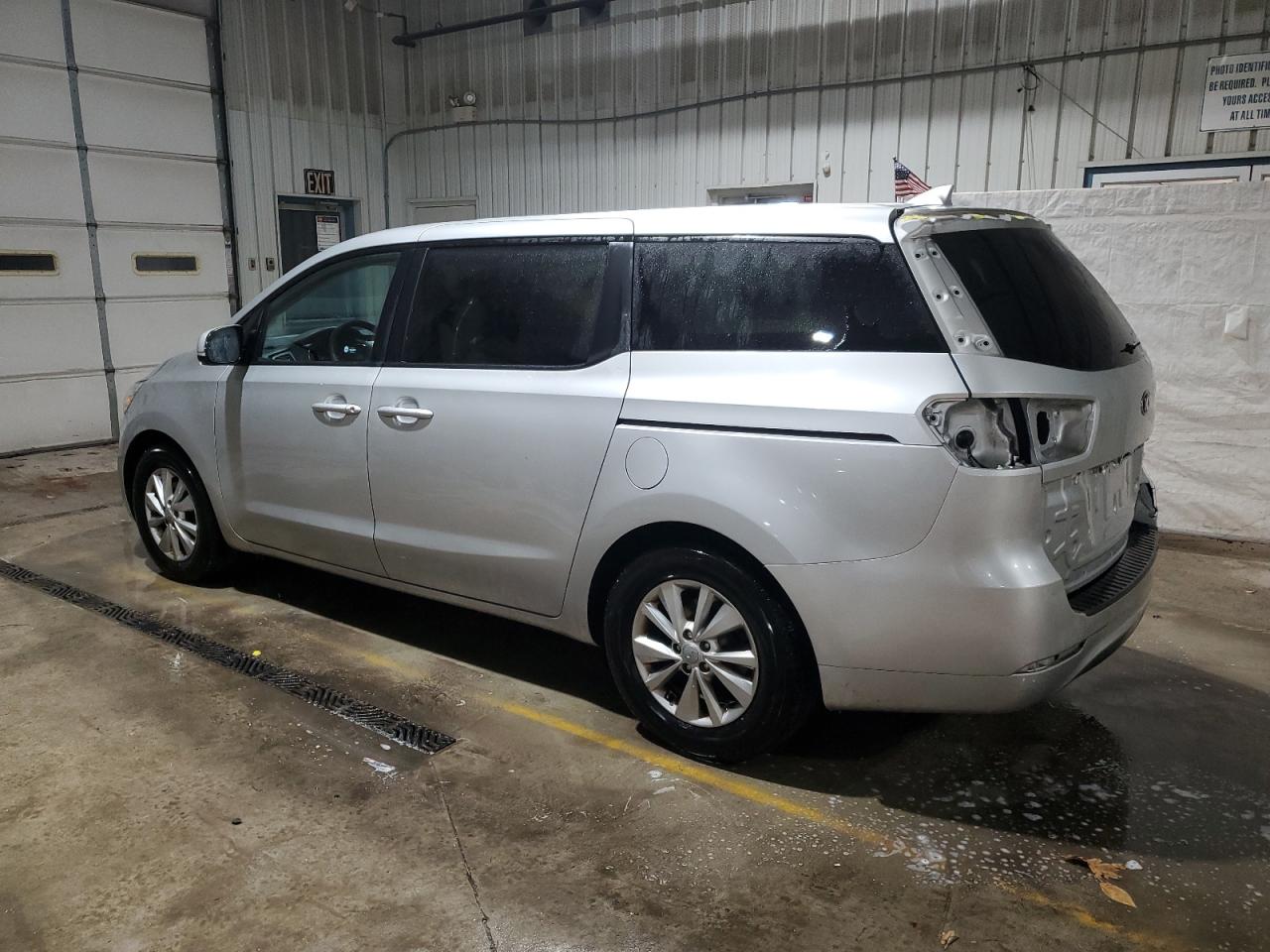 2017 Kia Sedona - Image 2