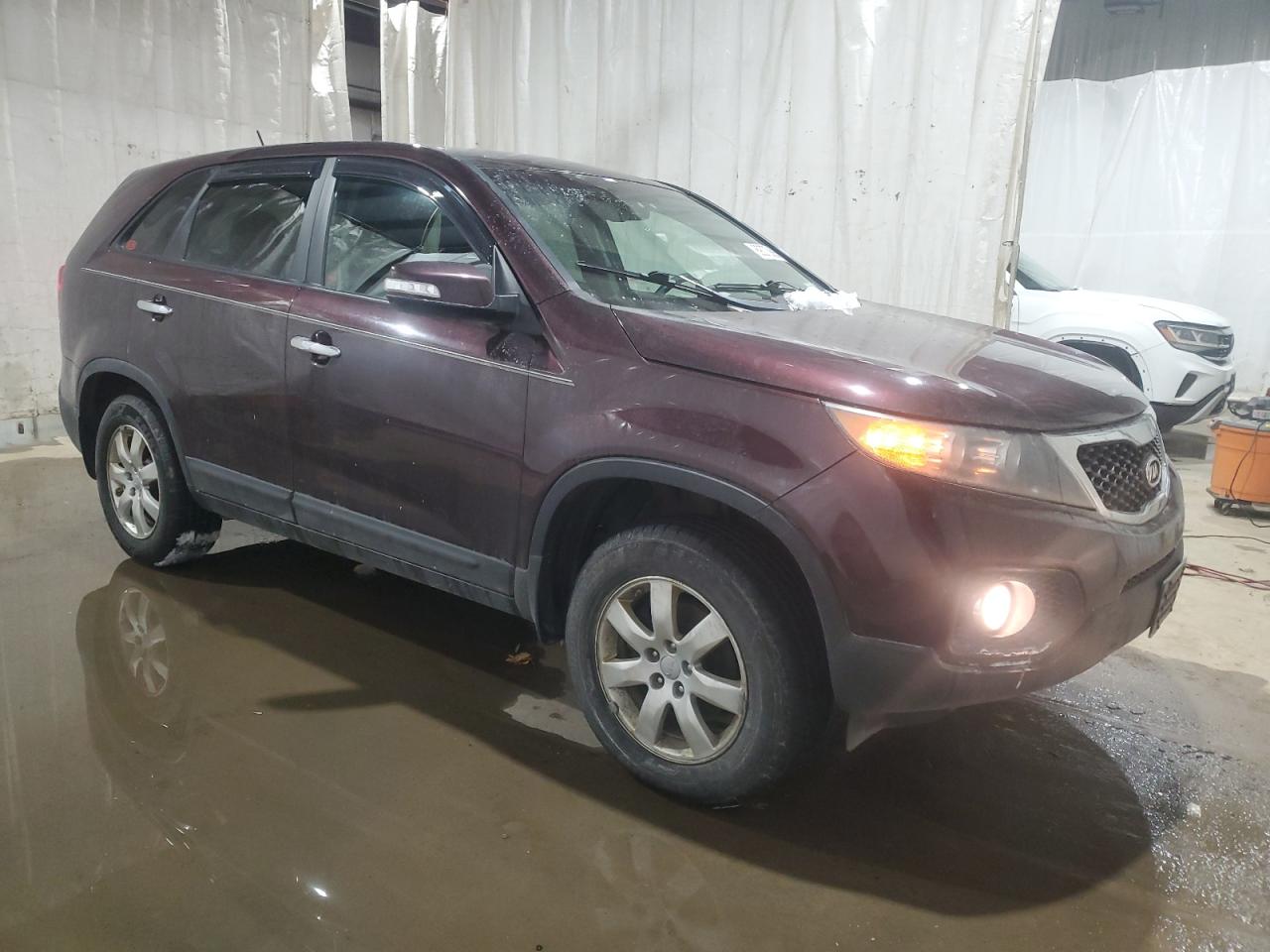 VIN 5XYKT3A18DG383811 2013 KIA SORENTO no.4