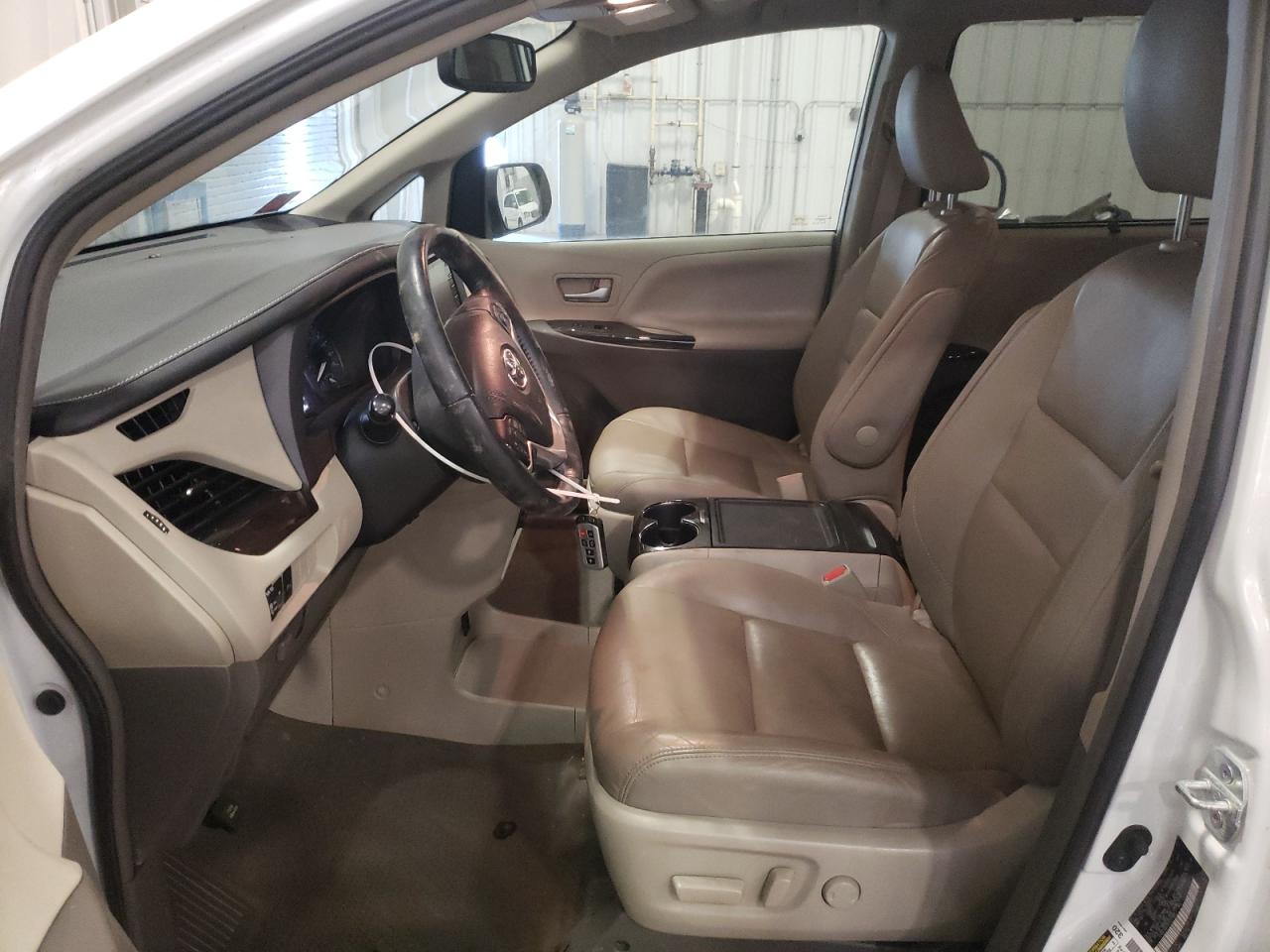 2019 Toyota Sienna - Image 7