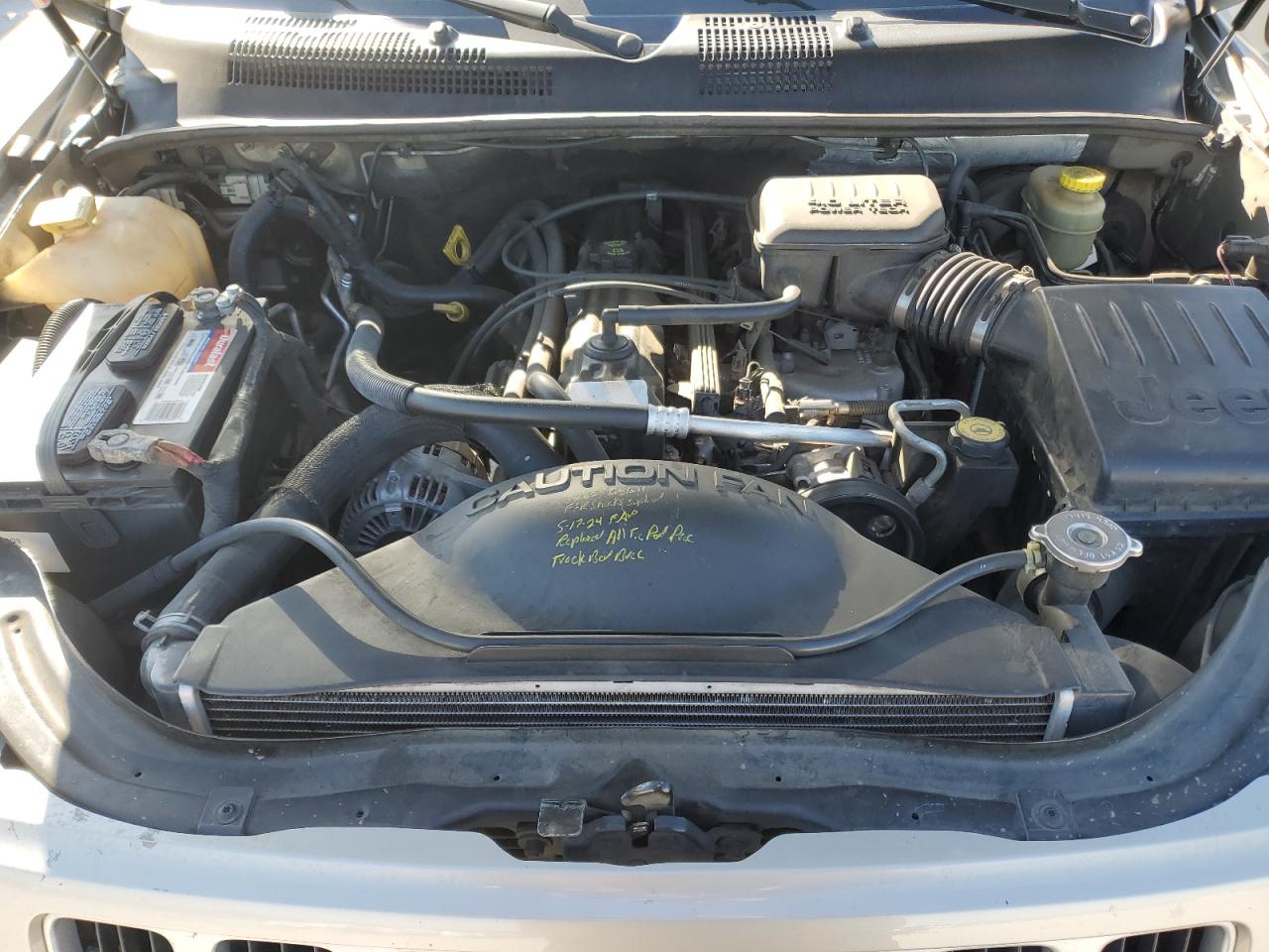 2004 Jeep Grand Cherokee - Image 13