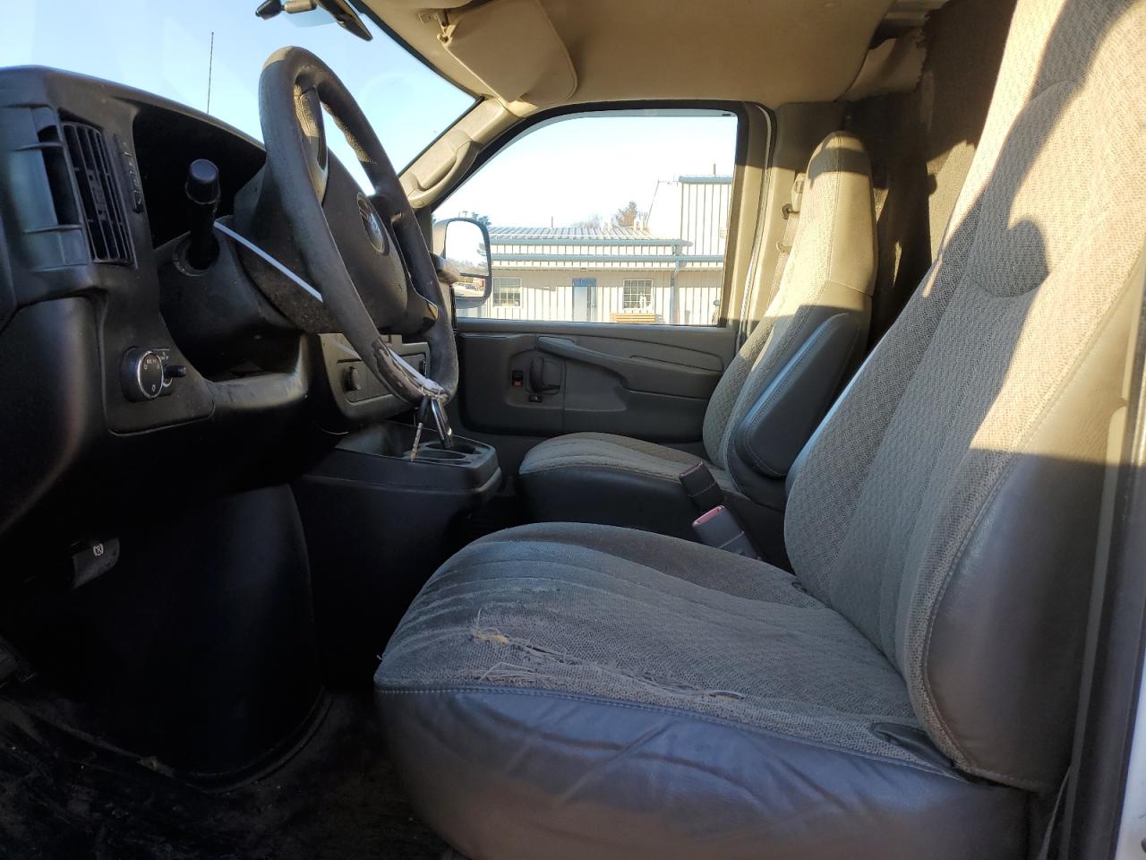 2009 GMC Savana - Image 7