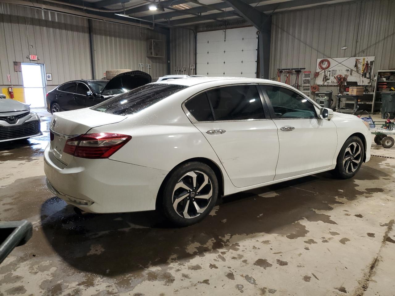 VIN 1HGCR2F97GA033717 2016 HONDA ACCORD no.3