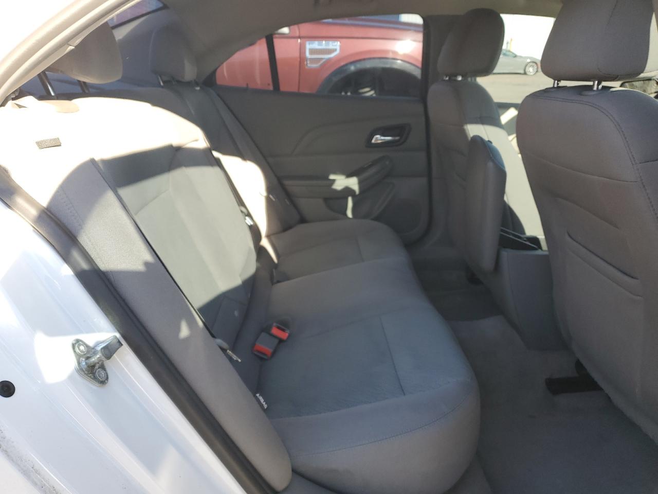 2015 Chevrolet Malibu - Image 10