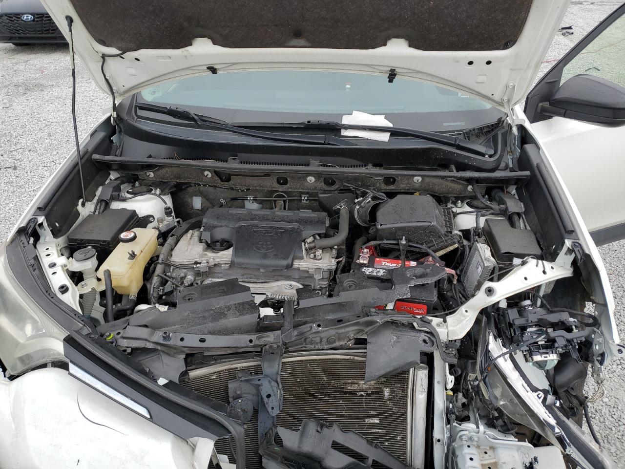 2018 Toyota RAV 4 - Image 12