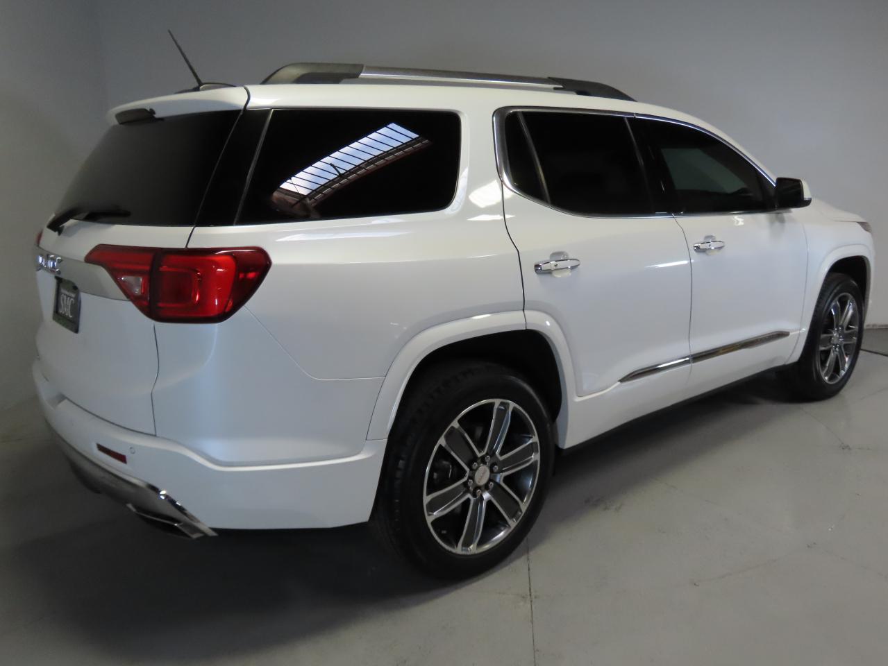 2018 GMC Acadia - Image 3