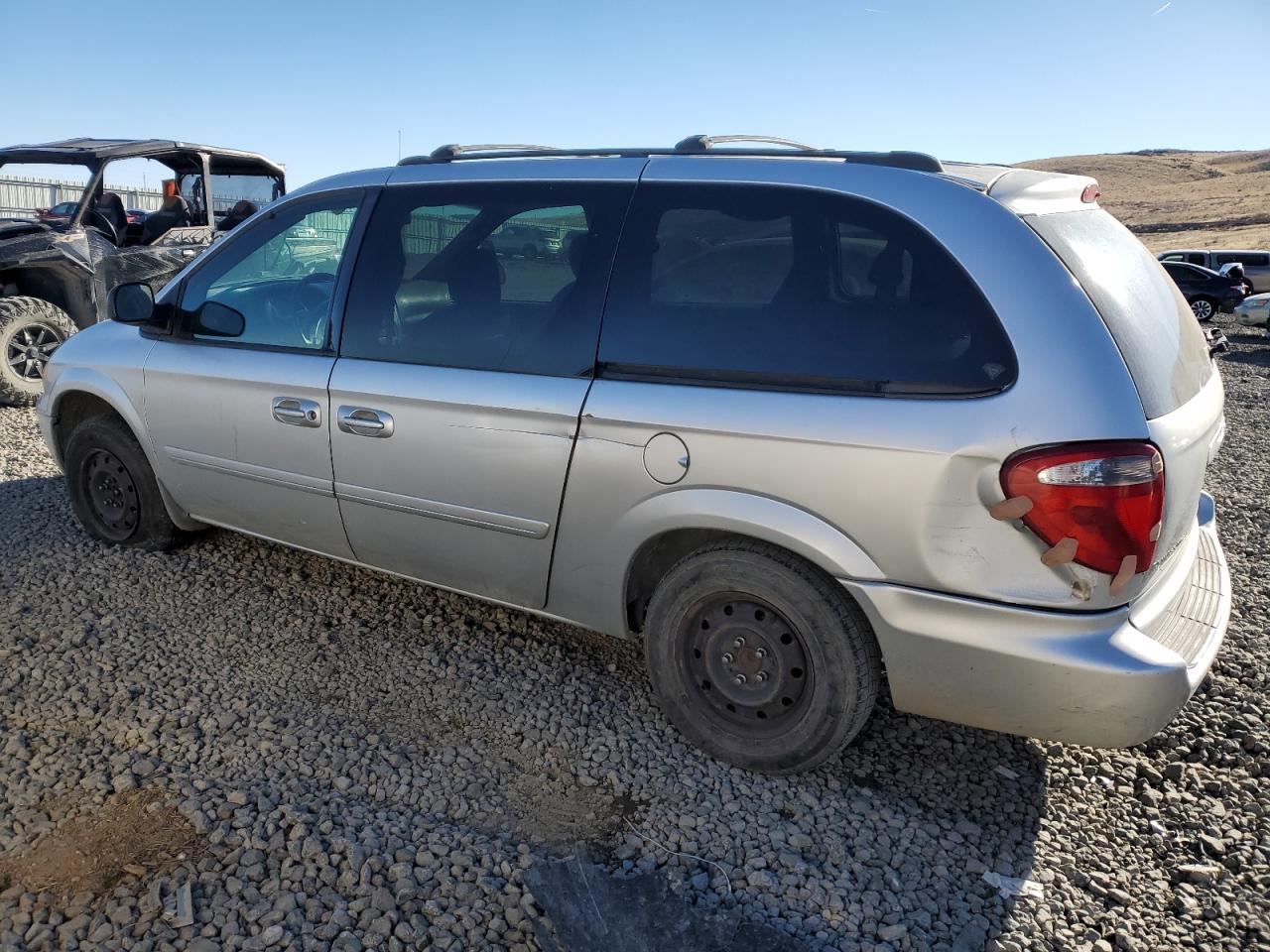 2004 Chrysler Town & Country - Image 2