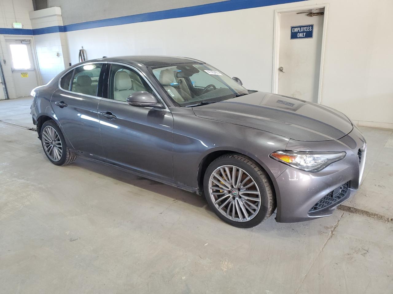 2018 Alfa Romeo Giulia - Image 4