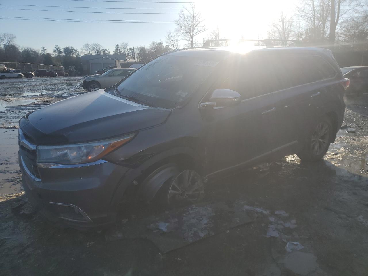 2015 Toyota Highlander - Image 1