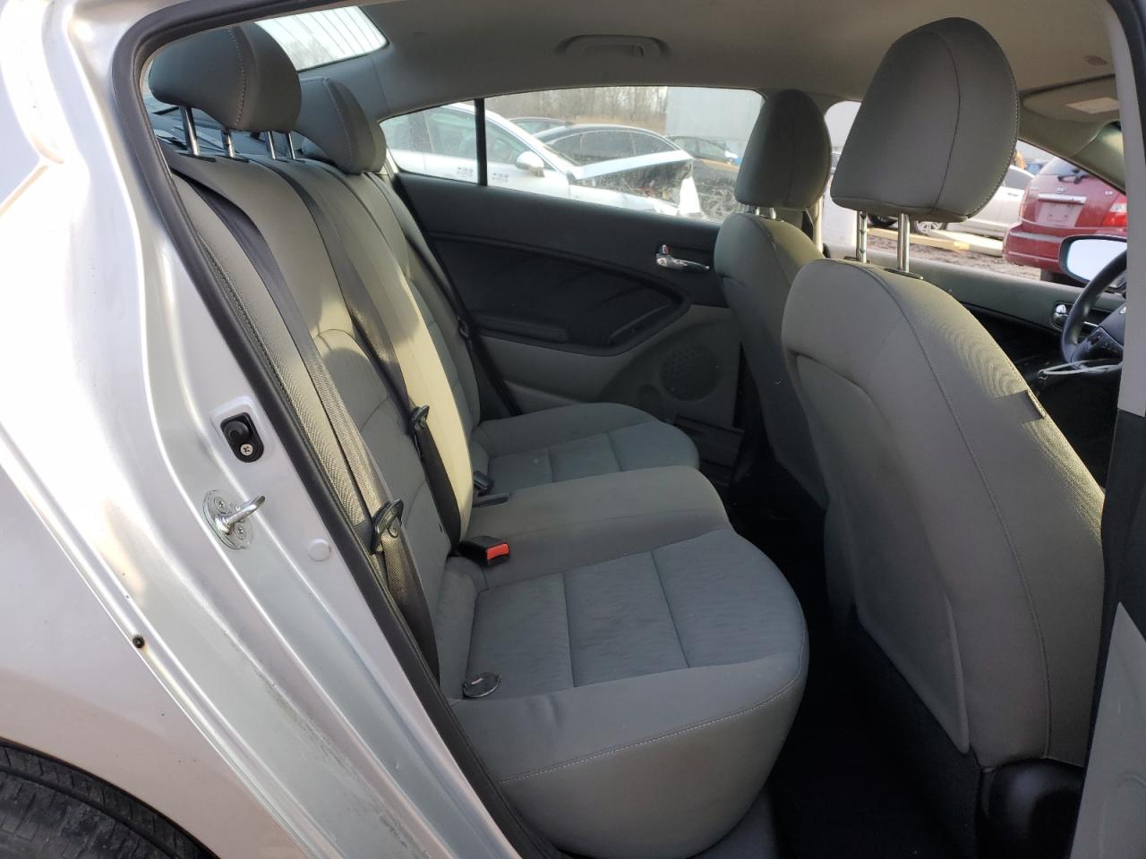 2015 Kia Forte - Image 10