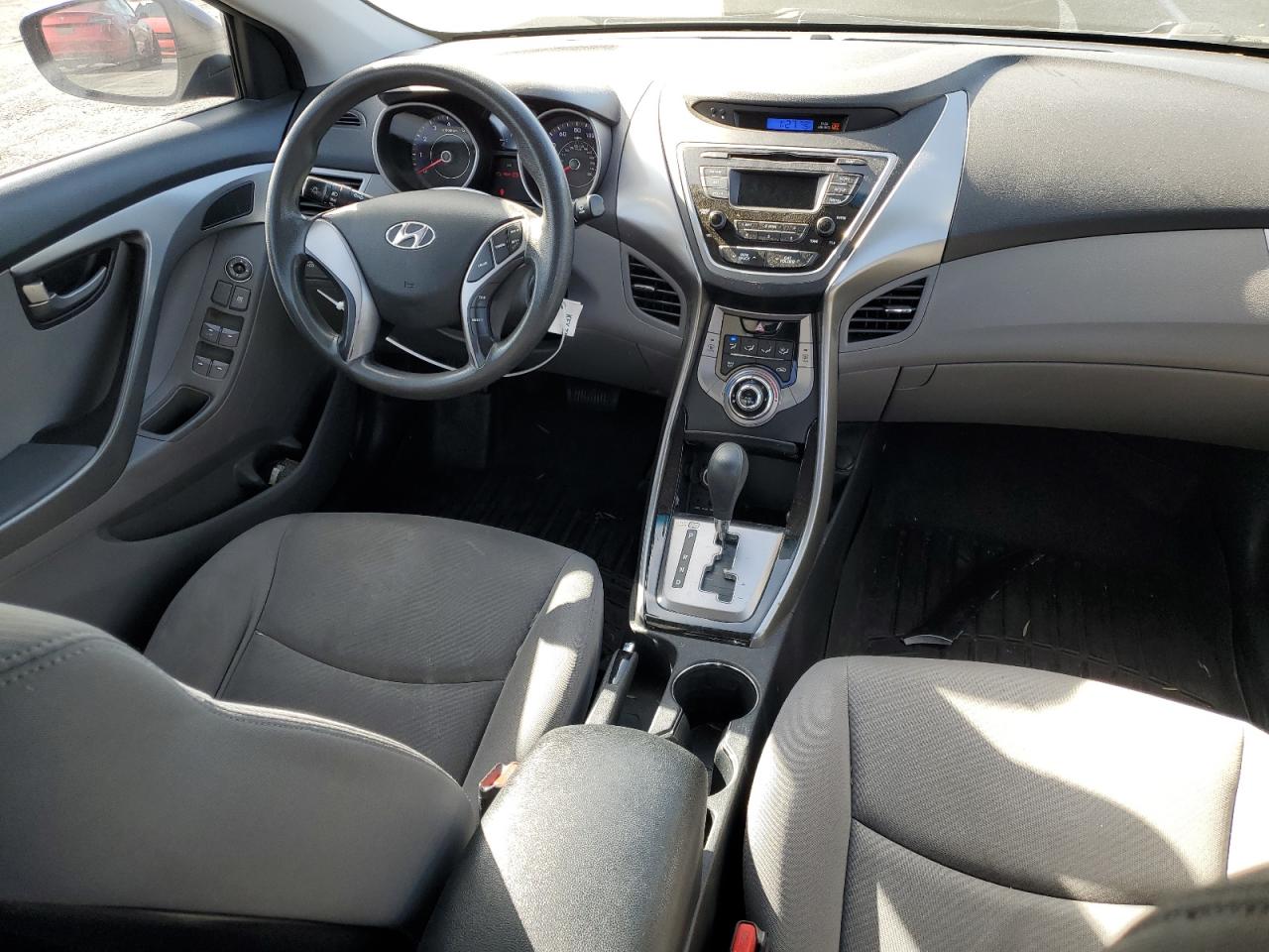 2013 Hyundai Elantra - Image 8