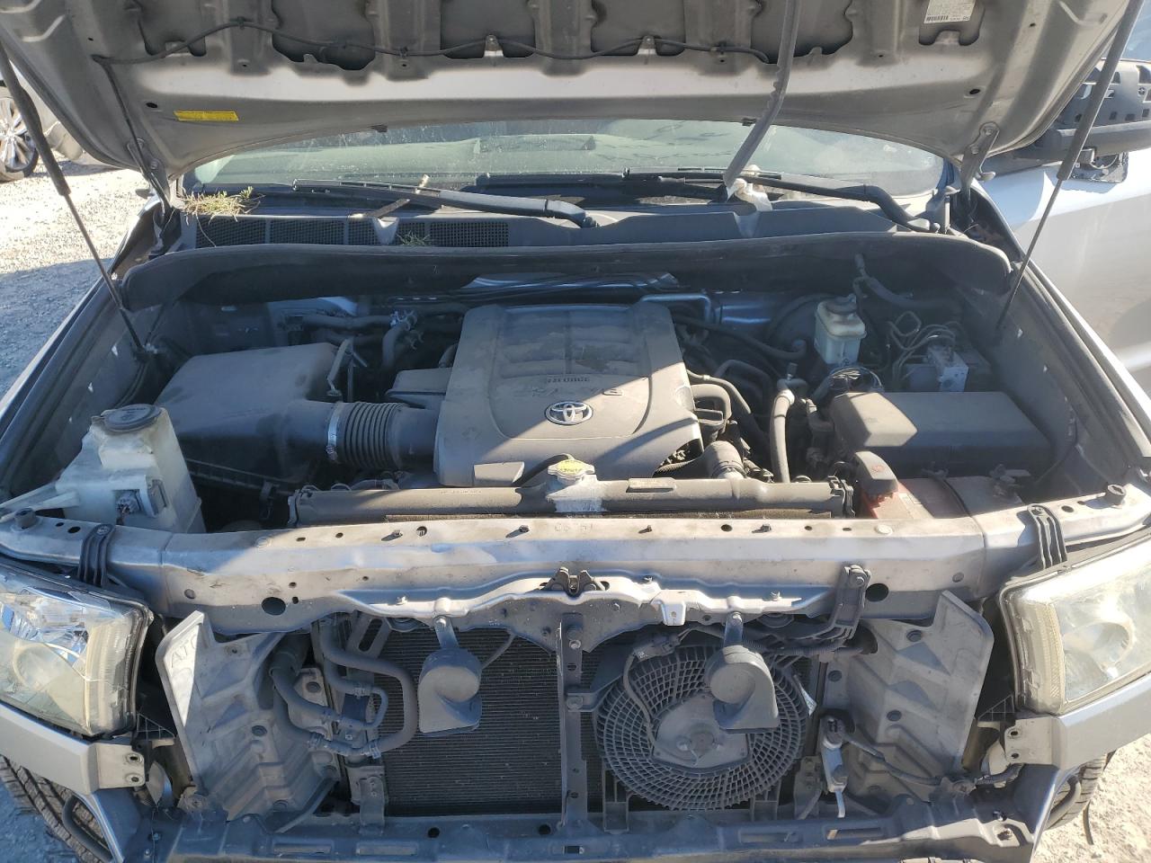 2010 Toyota Sequoia - Image 13