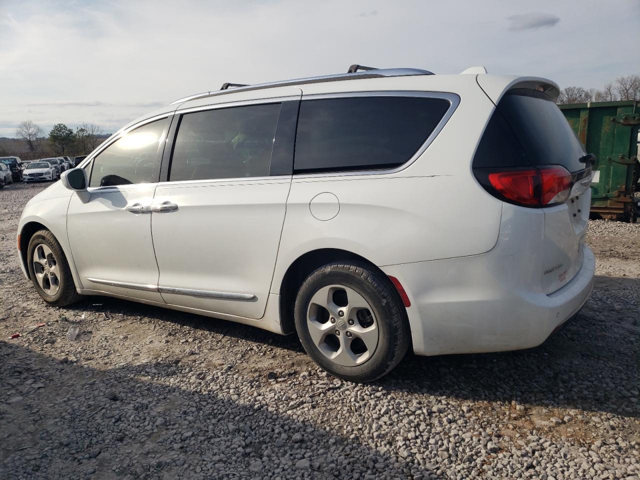 2017 Chrysler Pacifica - Image 2