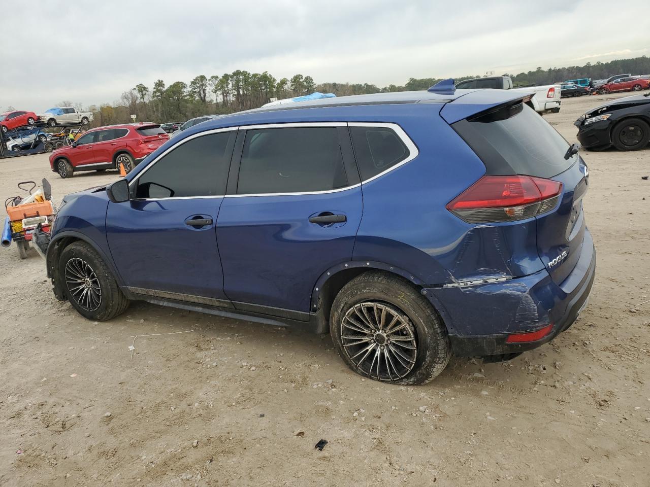 2018 Nissan Rogue - Image 2