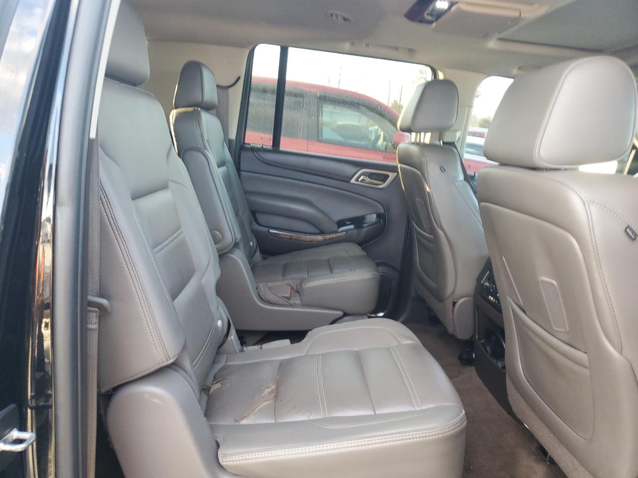 2015 GMC Yukon - Image 10