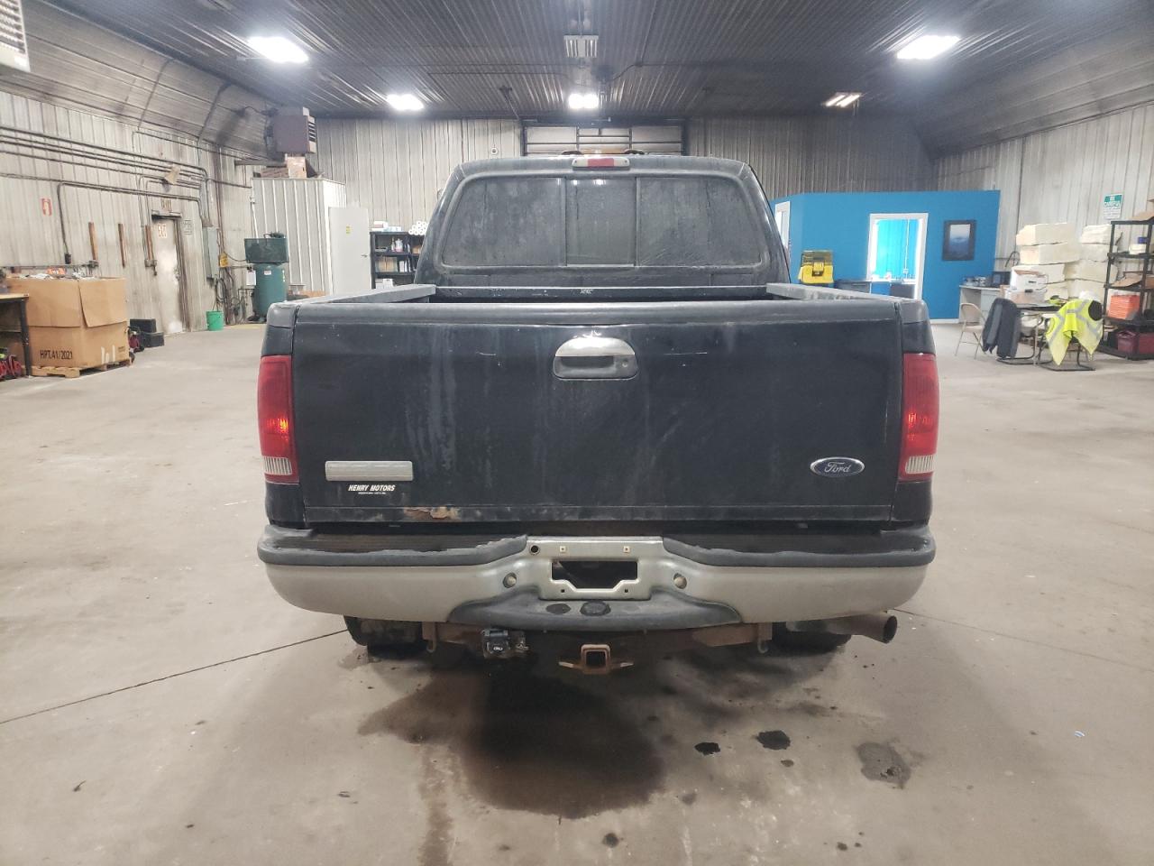 2005 Ford F350 - Image 6