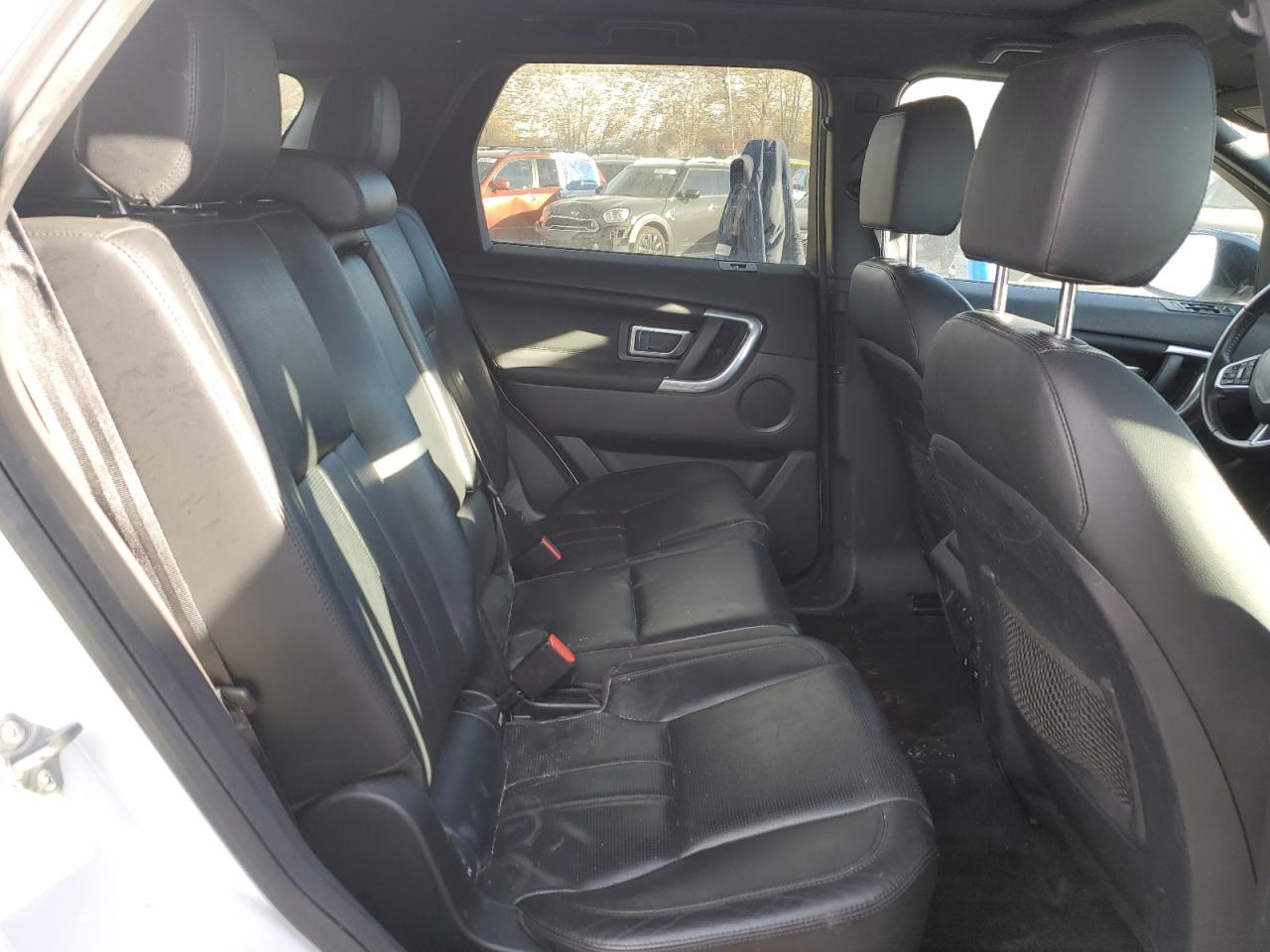 2016 Land Rover Discovery - Image 11
