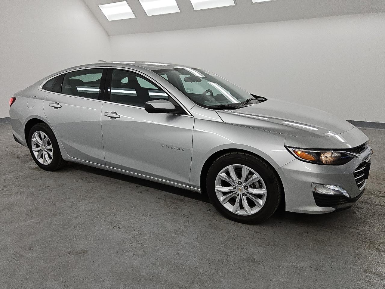 2022 Chevrolet Malibu - Image 4