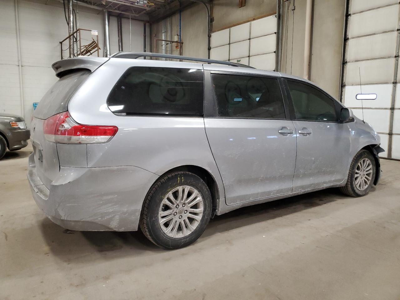 2013 Toyota Sienna - Image 3