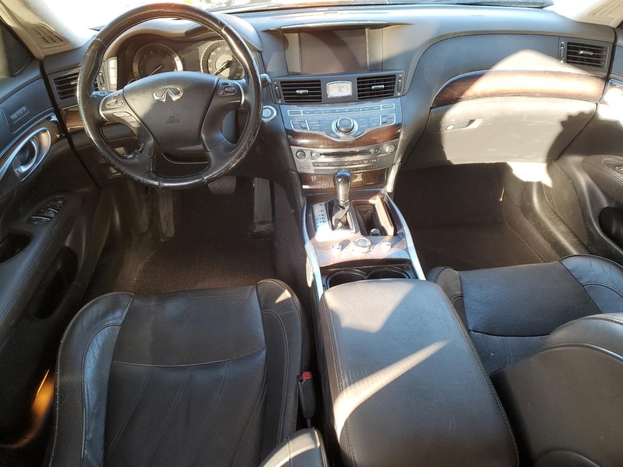 2015 Infiniti Q70 - Image 8