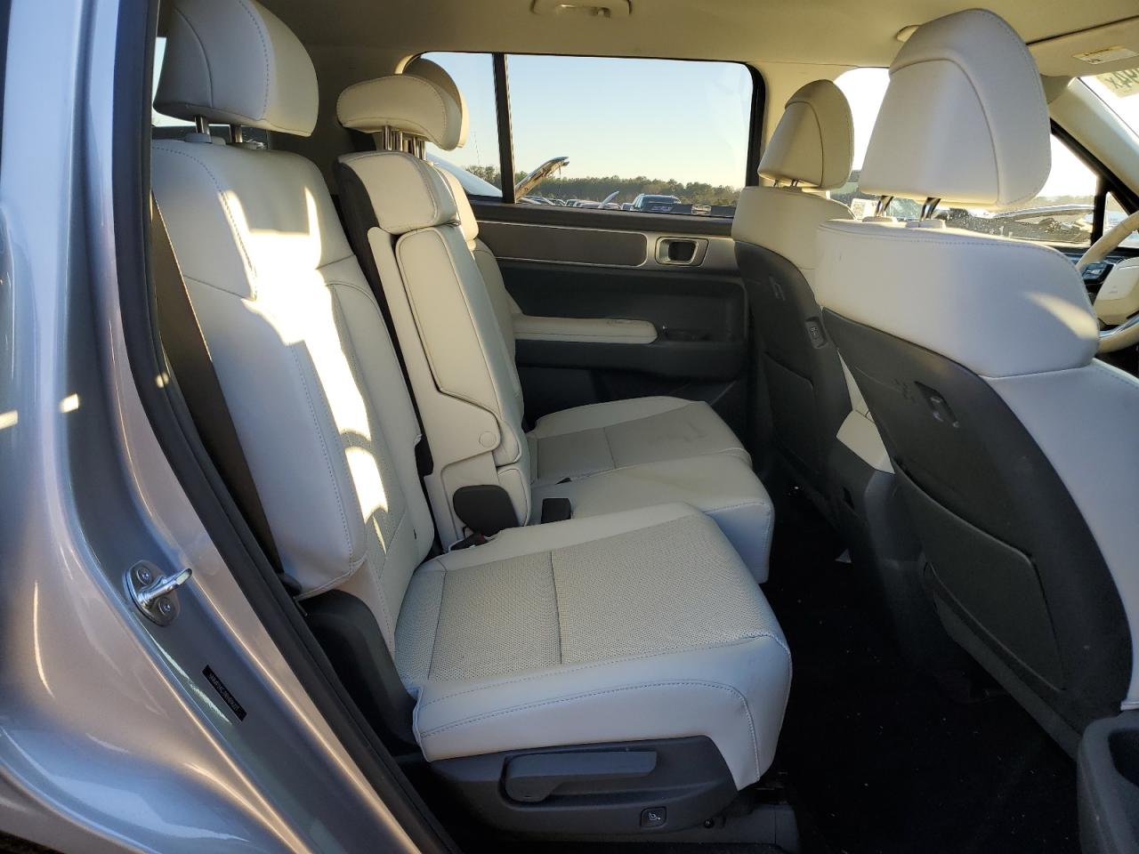 2024 Hyundai Santa Fe - Image 11