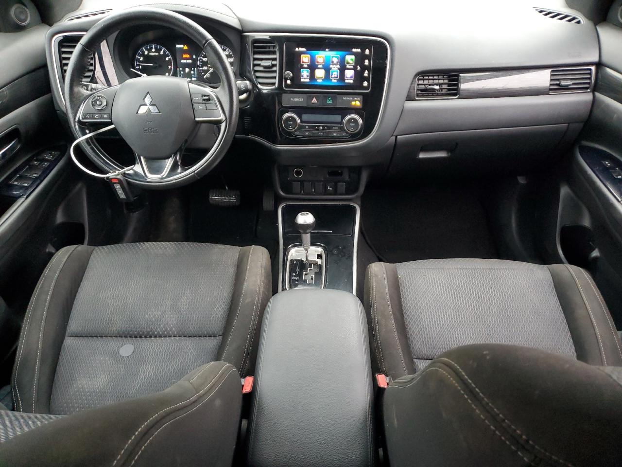2018 Mitsubishi Outlander - Image 8