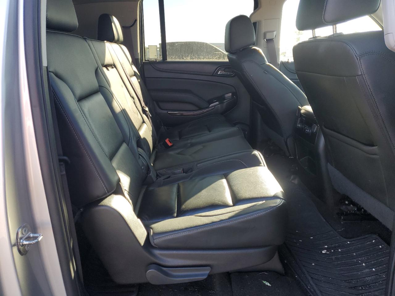 2017 Chevrolet Suburban - Image 11