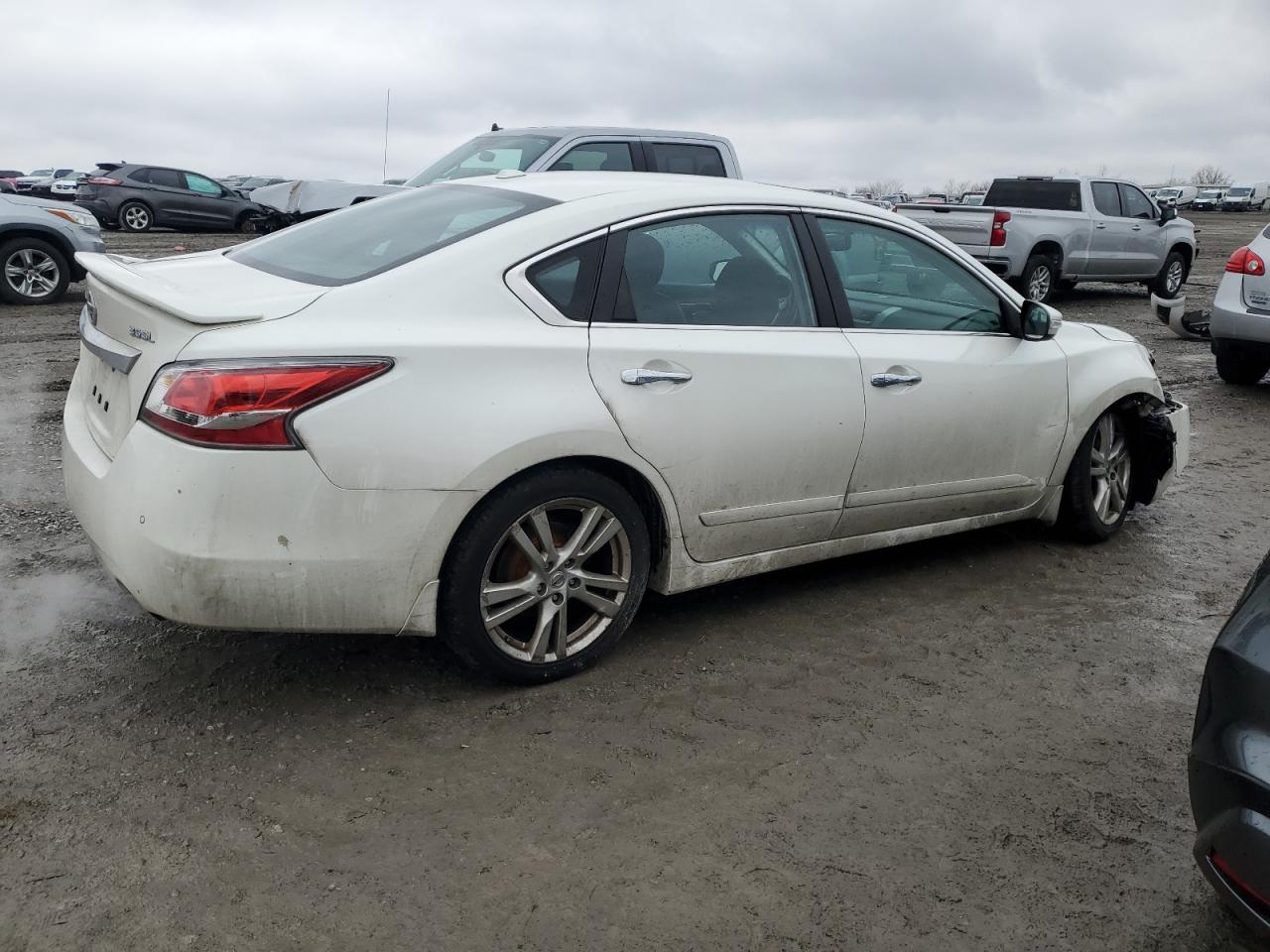 2015 Nissan Altima - Image 3