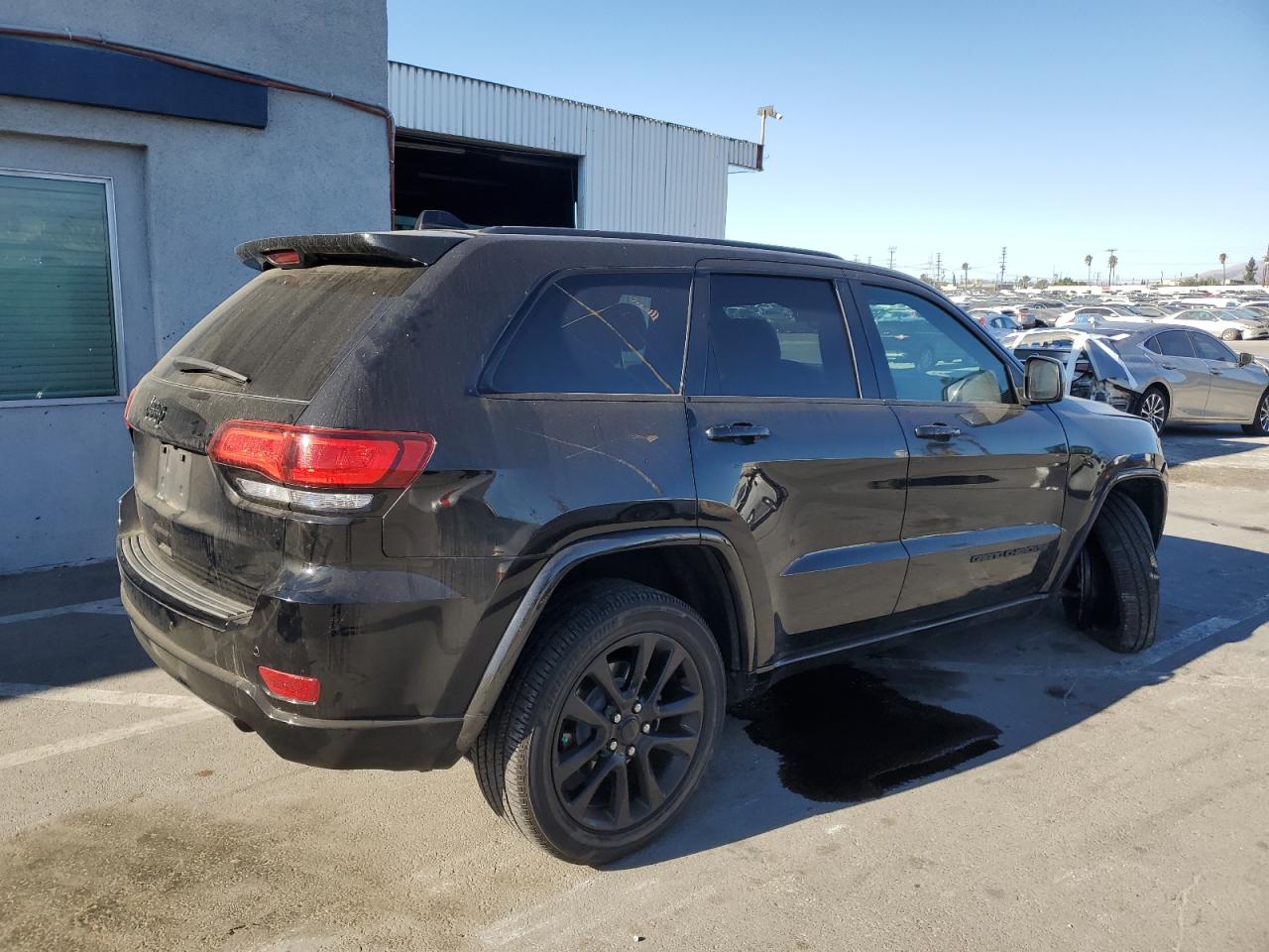 2018 Jeep Grand Cherokee - Image 3