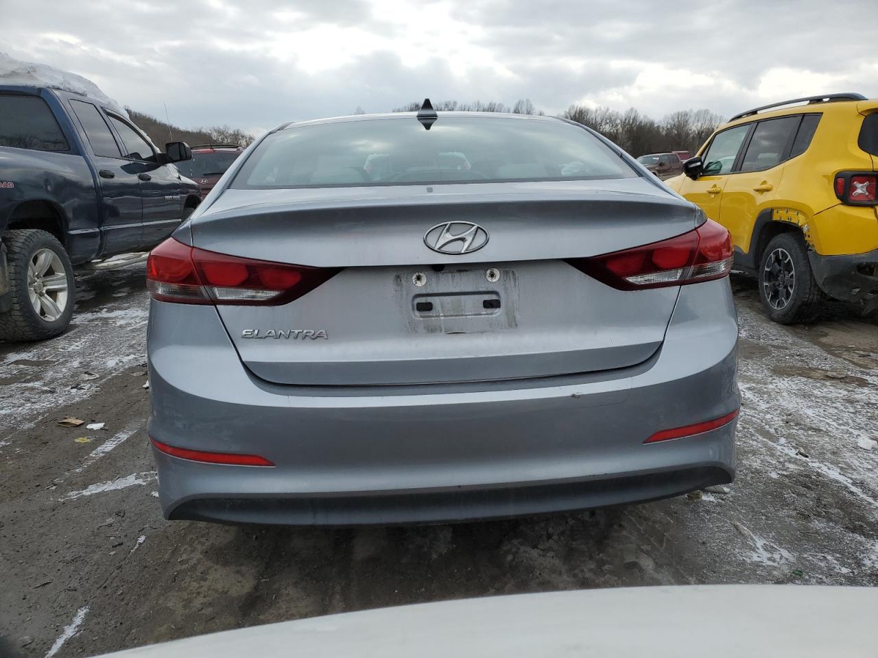 2017 Hyundai Elantra - Image 6