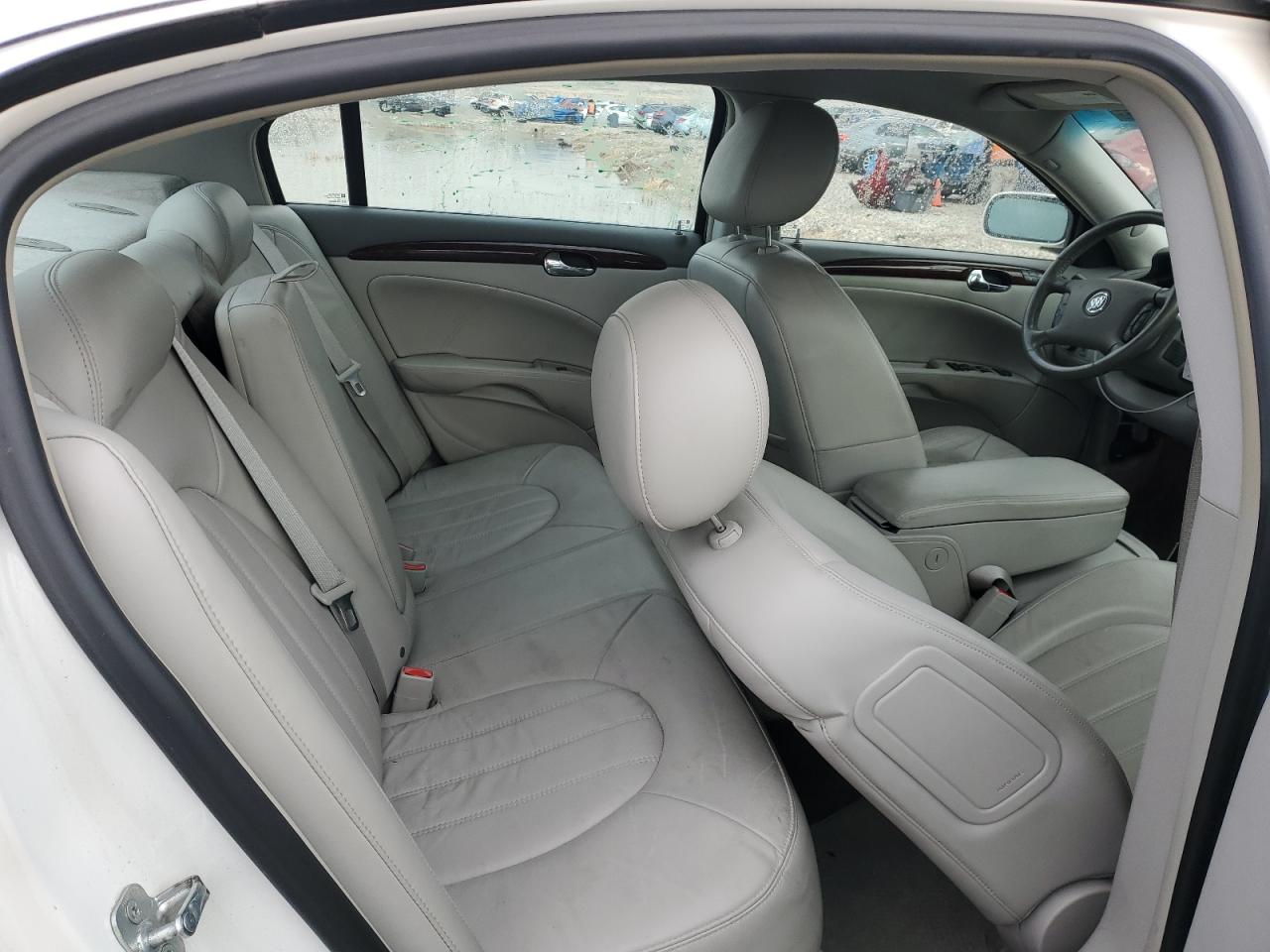 2011 Buick Lucerne - Image 10