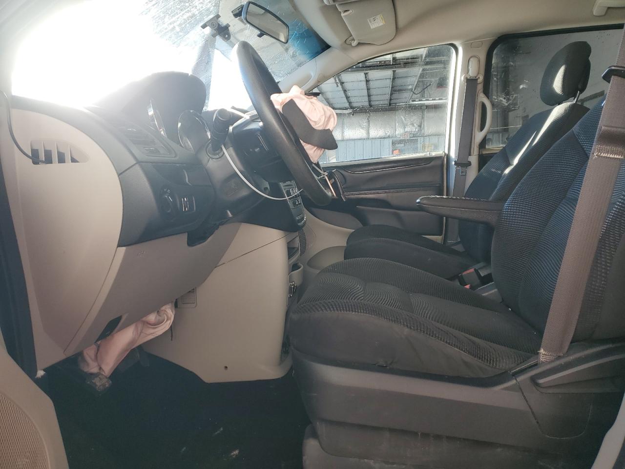 2020 Dodge Caravan - Image 7