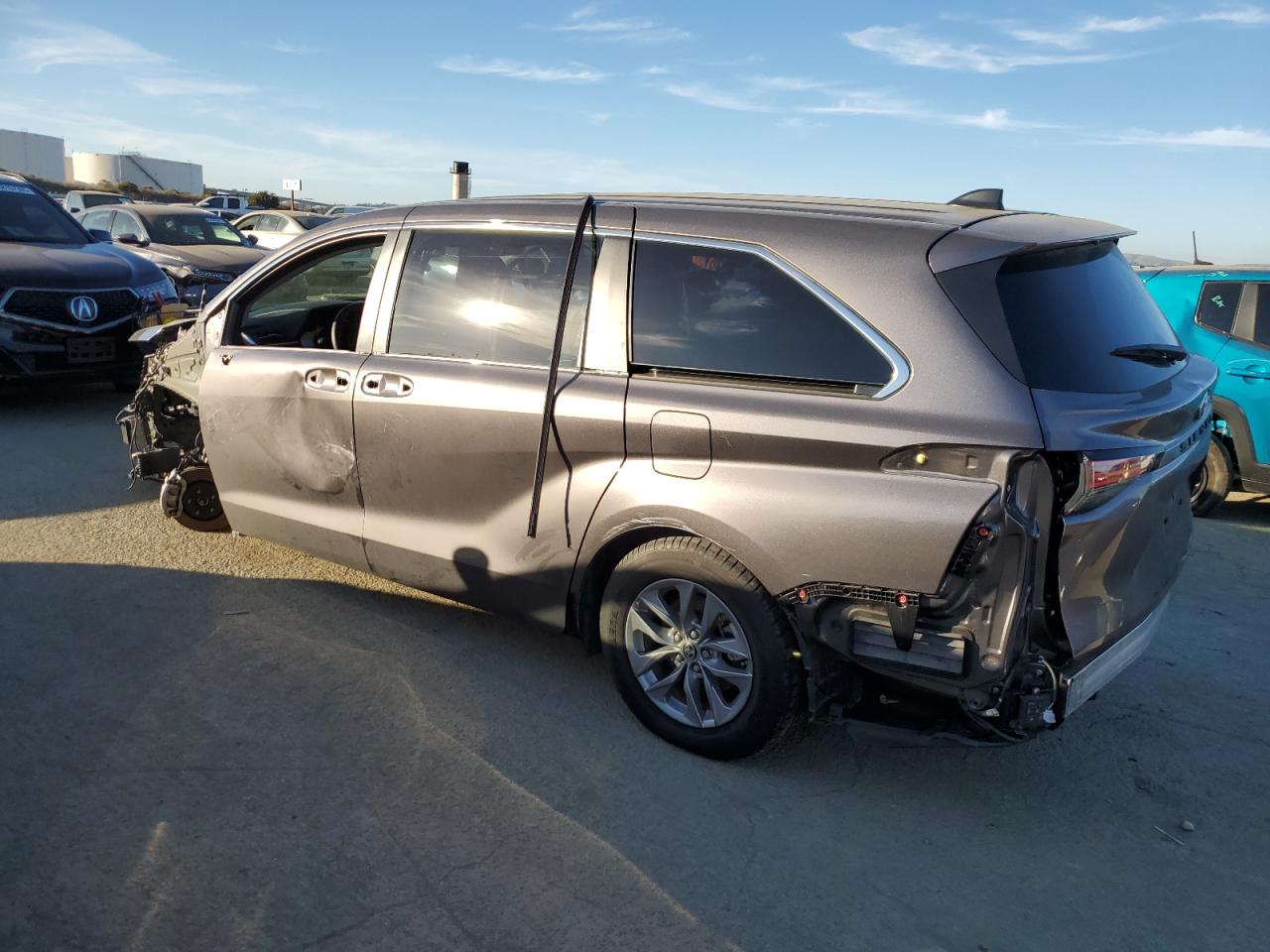 2022 Toyota Sienna - Image 2