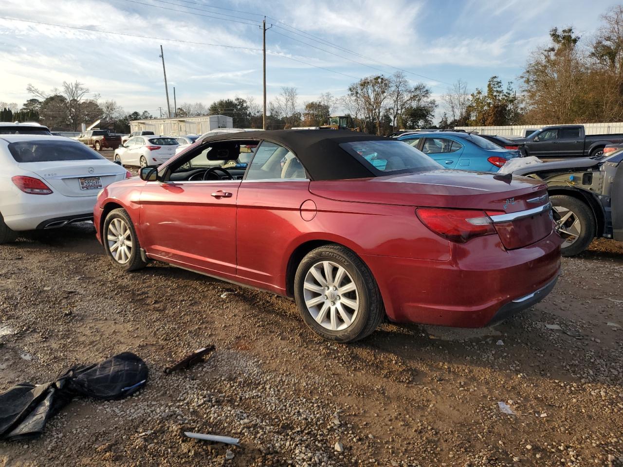 2013 Chrysler 200 - Image 2