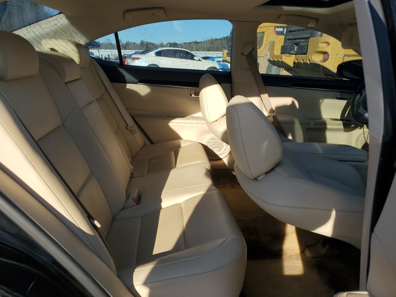 2014 Lexus ES - Image 10