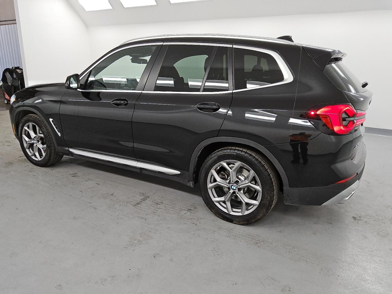 2023 BMW X3 - Image 2